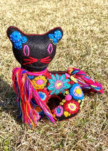 画像2: 刺繍いっぱい黒猫 (2)