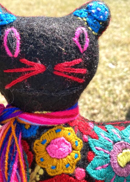 画像1: 刺繍いっぱい黒猫 (1)