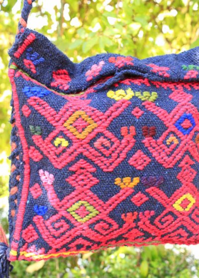 画像2: 手つむぎ・手織りウールの刺繍ポシェット  