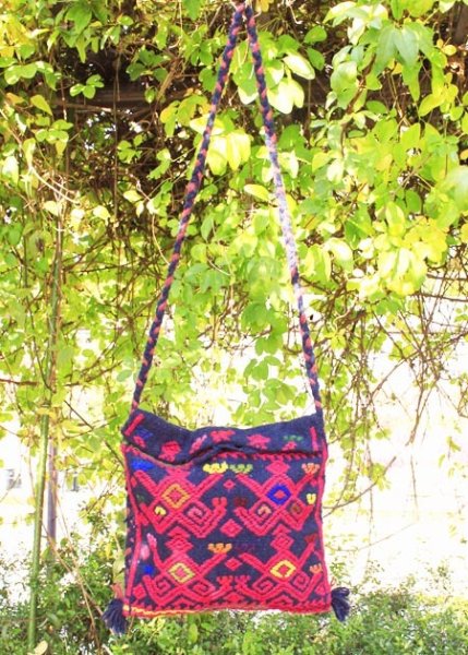 画像3: 手つむぎ・手織りウールの刺繍ポシェット   (3)