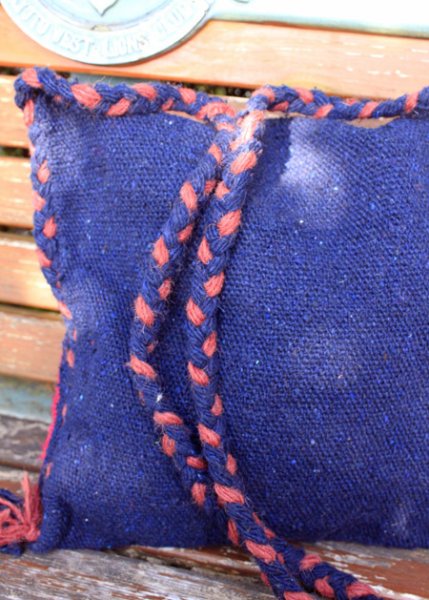 画像5: 手つむぎ・手織りウールの刺繍ポシェット   (5)