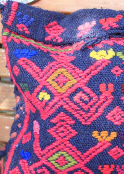 画像4: 手つむぎ・手織りウールの刺繍ポシェット   (4)