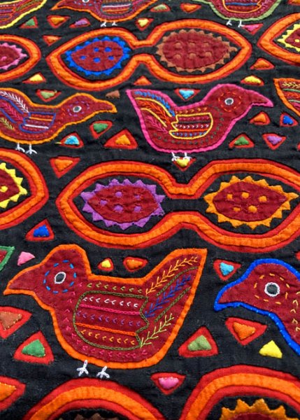 画像2: モラ刺繍クロス[約40cm×32cm] (2)