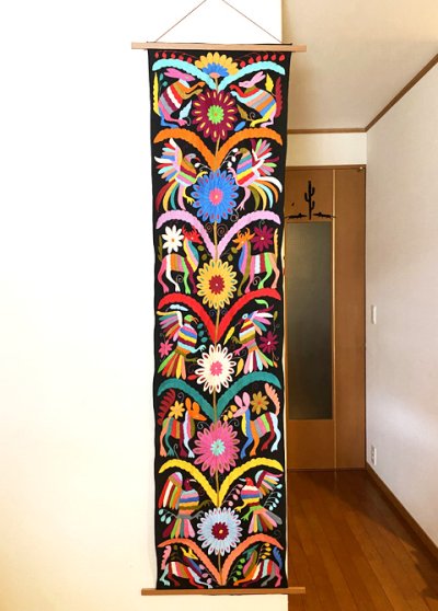 画像1: オトミの刺繍タペストリー　テーブルセンター