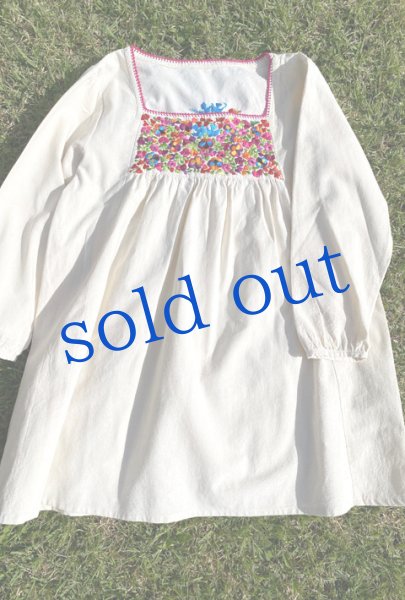 画像4: 「サンアントニーノ」長袖 刺繍ブラウス (4)