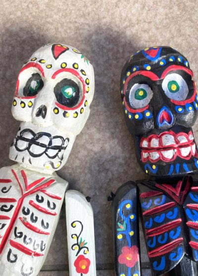 画像1: 木製ブラブラガイコツ人形　