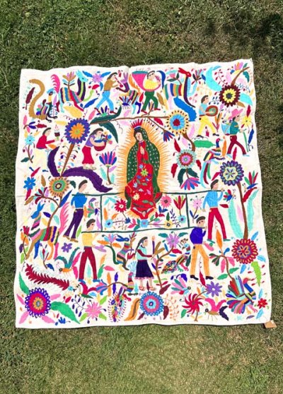 画像2: 1/4サイズ細かな刺繍　オトミの刺繍絵特大サイズ