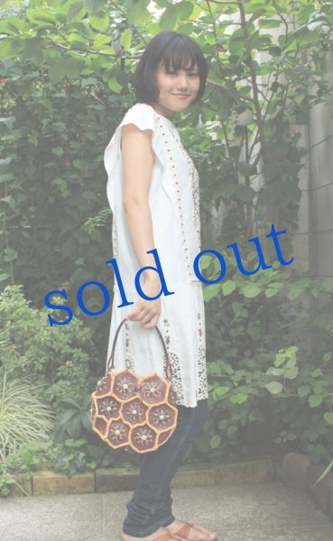 画像3: イタリア本革・ココナッツビーズ刺繍のデザイナーバッグ (3)