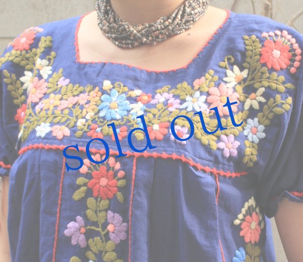 画像4: ロープタイ袖のガーゼ刺繍トップス (4)