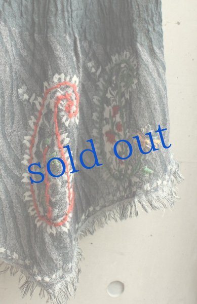 画像2: 軽いウールガーゼの刺繍ストール (2)