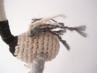 画像2: アルゼンチン・手編み・手作りぬいぐるみ「ダチョウ」