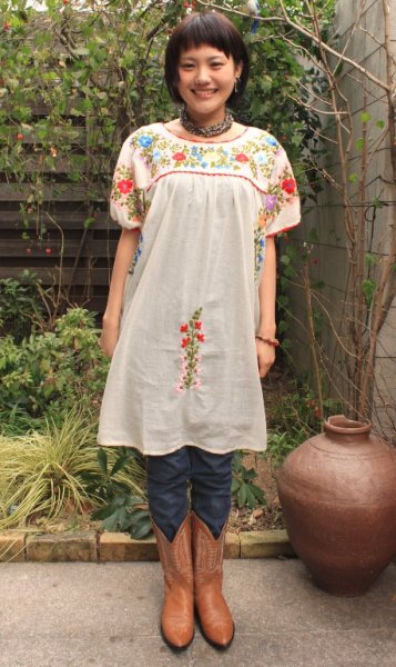 画像2: 再入荷ガーゼ刺繍のチュニックワンピース (2)