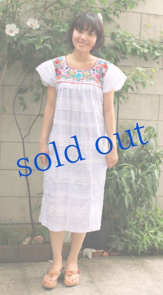 画像4: レースとメキシコ刺繍のワンピース (4)