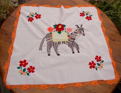 画像1: メキシコ刺繍クロス（92cm×90cm）