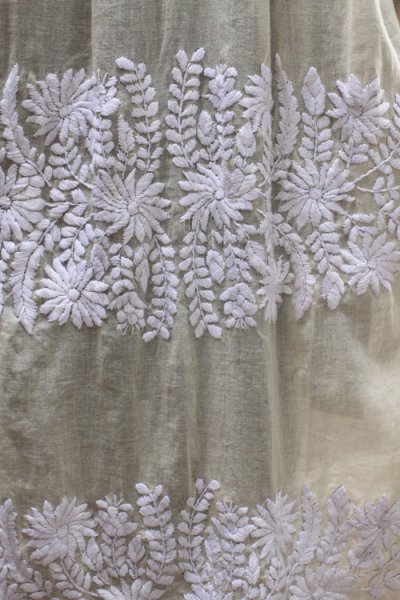 画像3: ゴージャス白刺繍のガーゼワンピース (3)