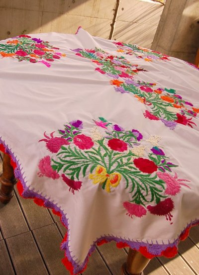 画像1: メキシコ刺繍テーブルクロス（１３１cm×１２２cm）