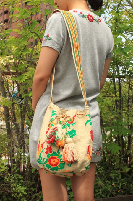 コロンビアWAYUUワユー族のモチラ-手編みバケツバッグ