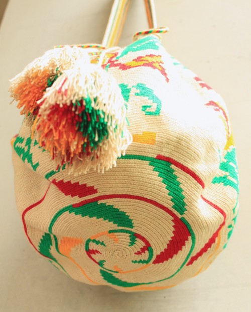 コロンビアWAYUUワユー族のモチラ-手編みバケツバッグ