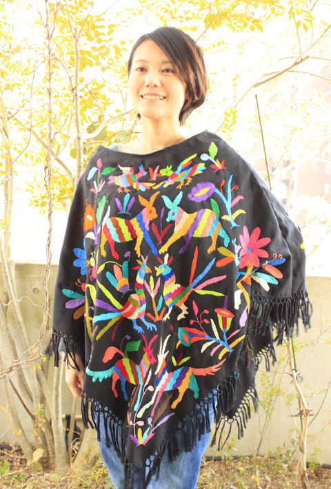 オトミ族テナンゴ刺繍のポンチョ
