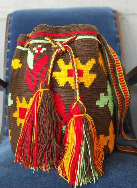 コロンビアWAYUUワユー族のモチラ-お花柄ノマドバッグ