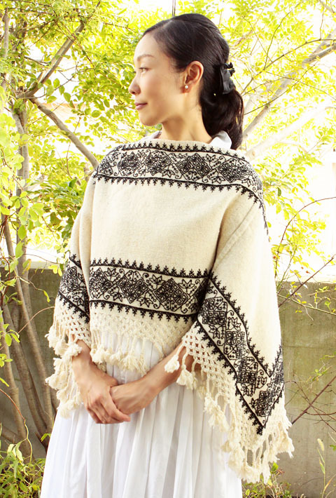 羊毛100%ウールのメキシコポンチョ刺繍入り手織り手紬糸