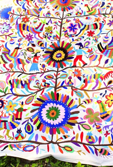 オトミ族の刺繍クロスー手刺繍ベットカバー・テーブルクロスメキシコの刺繍