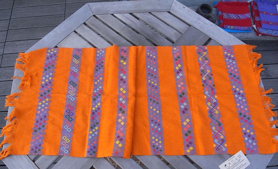 メキシコの細かい刺繍の布オレンジ‐中南米の手作りと輸入雑貨・ファッション‐リャマリャマ