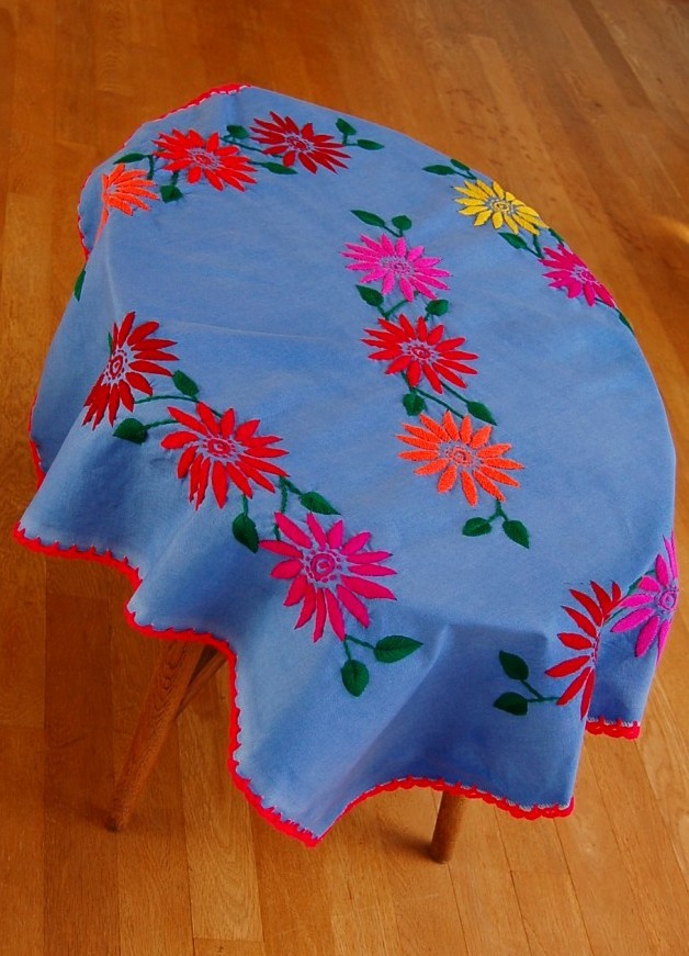 メキシコ刺繍のテーブルクロス 中南米の手作りと輸入雑貨 ファッション リャマリャマ
