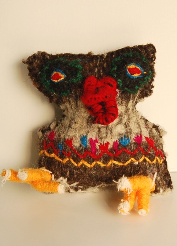 ハンドメイド羊毛ウール織りのぬいぐるみ ブサイクかわいい手作りのヌイグルミ フクロウ メキシコ